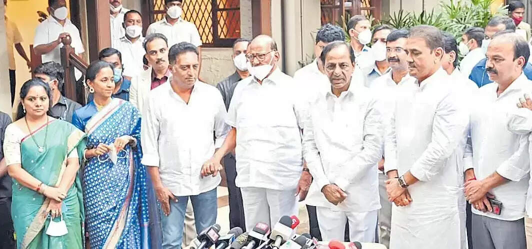 అజిత్ పవార్ జంప్ : డిప్యూటీ సీఎం గా ప్రమాణ స్వీకారం మహారాష్ట్ర